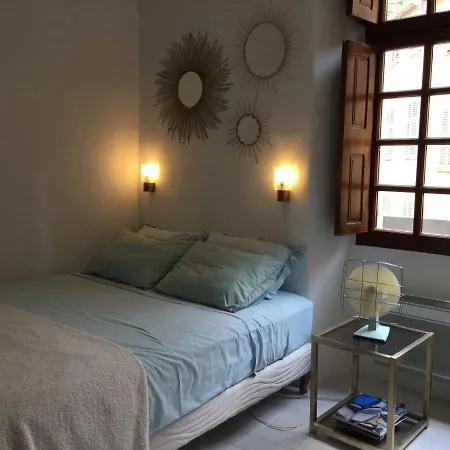 La Maison Des Templiers アパート グリモー